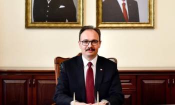 Vali Kızılkaya Üç, Kaymakamlar İse Bir Maaşını Depremzedelere Bağışladı
