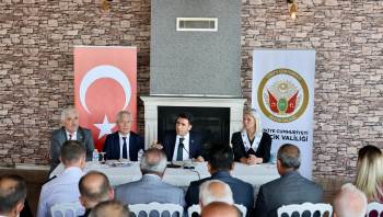 Vali Köylerin Su Ve Alt Yapı Sorunlarını Dinledi
