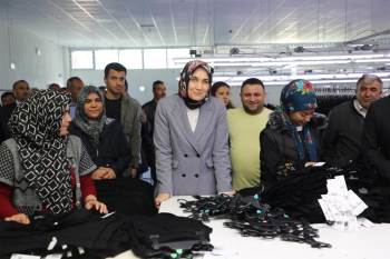 Vali Kübra Yiğitbaş, Tekstilde Çalışan Bayanları Ziyaret Etti
