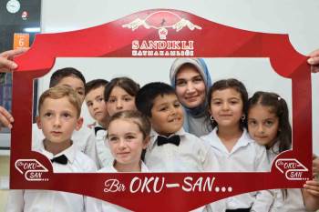 Vali Miniklerin Sevincine Ortak Oldu
