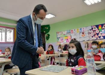 Vali Şentürk, ’’Çocuklarımız Bilinçli, Hep Birlikte Virüsü Yeneceğiz"
