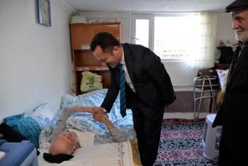 Vali Şentürk, 106 Yaşındaki Asırlık Çınarı Ziyaret Etti
