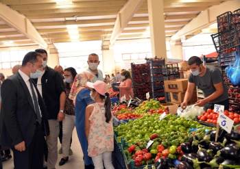 Vali Şentürk’Ten Kapalı Pazarda ’’Maske, Mesafe, Hijyen’’ Uyarısı
