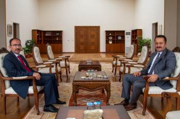 Vali Şentürk’Ten Rektör Beydemir’E Ziyaret
