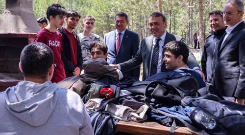 Vali Sözer’den YKS öncesi öğrencilere moral buluşması