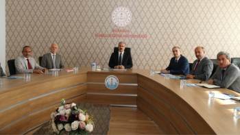 Vali Toraman: Saha Çalışması Yapılarak Okuma Yazma Bilmeyen Kişilere Ulaşılmalı
