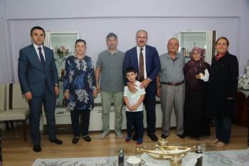 Vali Toraman Hacdan Dönen Şehit Ailelerini Ziyaret Etti
