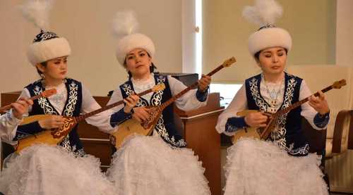 VALİ TUNA'YA ÖZEL MİNİ KONSER