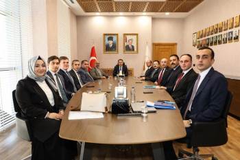 Vali Yardımcıları Ve Kaymakamlarla Bir Araya Gelen Vali Işın: "Halkı Memnun Edemezsek Muvaffak Olamayız”
