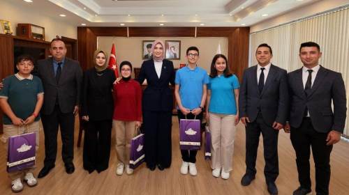 Vali Yiğitbaşı, “Lavanta” dergisi ekibini makamında ağırladı