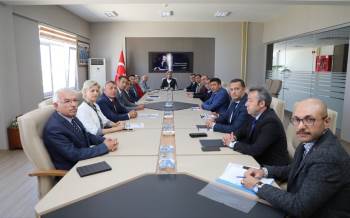 Vali Yiğitbaşı, İl Özel İdaresi’Nin Çalışmaları Hakkında Bilgilendirildi
