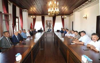 Vali Yiğitbaşı, Muhtarlarla Bir Araya Geldi
