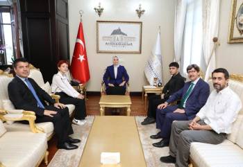 Vali Yiğitbaşı Dereceye Giren Öğrencileri Kabul Etti
