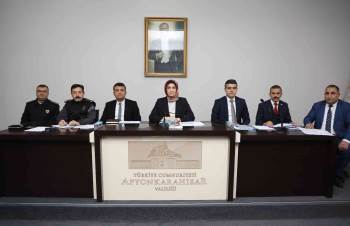 Vali Yiğitbaşı İlçelerde Muhtarları Dinledi
