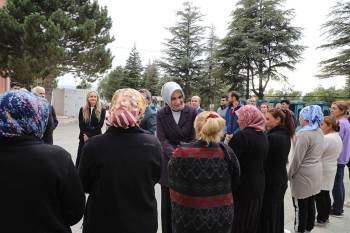 Vali Yiğitbaşı Kadın Mahkumları Dinledi
