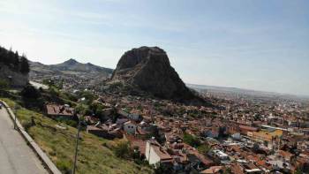 Vali Yiğitbaşı’Ndan Sıcak Havalarla İlgili Uyarı: “Vatandaşlar Kendilerine Çok Dikkat Etsin Ve Güneşten Korusunlar”
