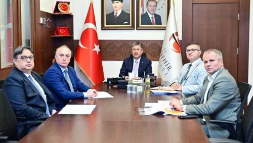 Vali Yılmaz, sahipsiz hayvanlara yönelik VKS toplantısına katıldı