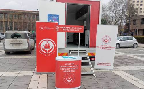 Valilik Meydanı’nda mobil sosyal hizmet noktası