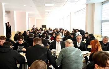 Valinin Jestine Öğrencilerden Kahve Daveti
