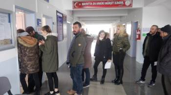 Vatandaş Bugün Son Sanıp Nüfus Müdürlüklerine Akın Etti
