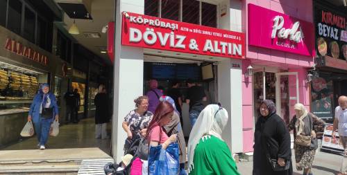 Vatandaş döviz ve altından vazgeçmiyor!