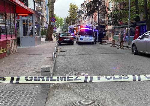 Vatandaşı şok eden olay: Yerde hareketsiz yatıyordu...