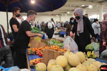 Vatandaşlar Virüsten Dolayı Pazar Geleneğini Unuttu
