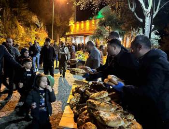 Vatandaşlara Ramazan Pidesi Dağıtıldı
