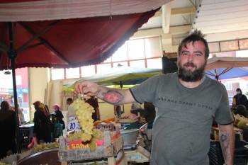 Vatandaşlardan Çekirdeksiz Üzüme Yoğun İlgi
