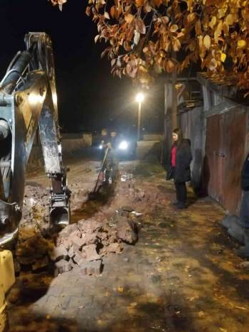 Vatandaşları İçin Gece Boyu Ekiplerin Başında Durdu
