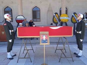 Vefat Eden Emekli Tümgeneral Özdeğirmenci Toprağa Verildi
