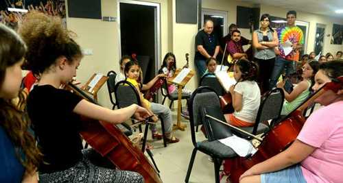 VENEZUELLALILARA KONSER VERDİLER