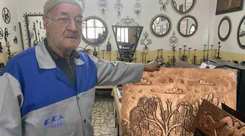 Verdiği emekle şaşırtıyor! 20 bin çekiç darbesi...