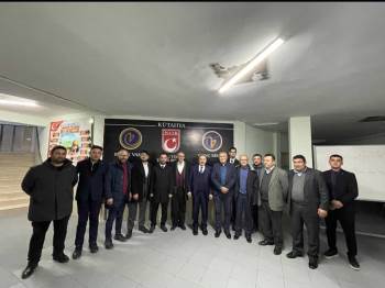 Veysel Eroğlu, Birlik Vakfında Gençlerle Bir Araya Geldi
