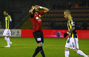 Veysel in füzesi direğe takıldı