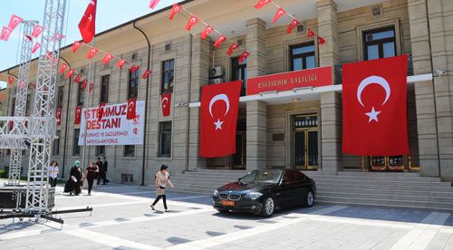 Vilayet Meydanı 15 Temmuz'a hazırlanıyor