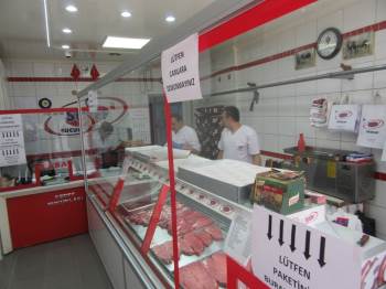 Virüse Karşı Esnaf Da Kendi Önlemlerini Alıyor
