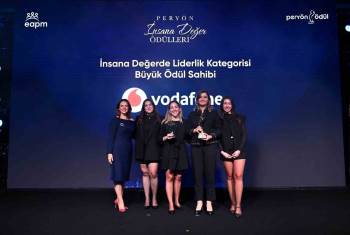 Vodafone Türkiye PERYÖN İnsana Değer Ödülleri 2024’te ödülün sahibi oldu