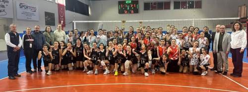Voleybol Küçük Kız Müsabakaları Tamamlandı