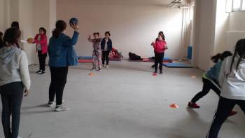Voleybol Ve Hentbol Kursları Sona Erdi
