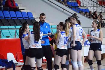 Voleybol Yıldız Kızlar İl Şampiyonası Bozüyük’Te Başladı

