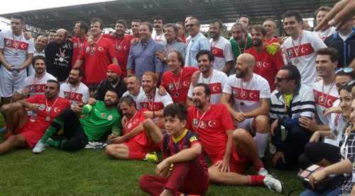 Vos 26 üyeleri ünlüler-efsaneler maçında