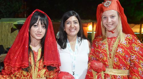 Yabancı öğrencilere Türk usulü kına gecesi