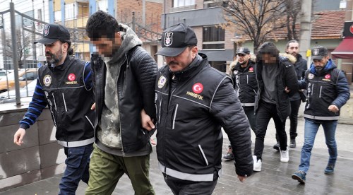 Yabancı uyruklu zehir tacirleri yakalandı