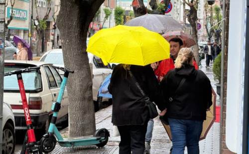 Yağışlı hava Eskişehir’de günlük yaşamı olumsuz etkiledi
