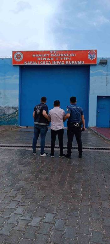 Yağma Suçundan Hapis Cezasıyla Aranan Şahsı Polis Kıskıvrak Yakaladı
