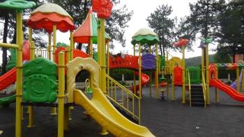 Yağmur Nedeniyle Parklar Ve Sokaklar Boş Kaldı
