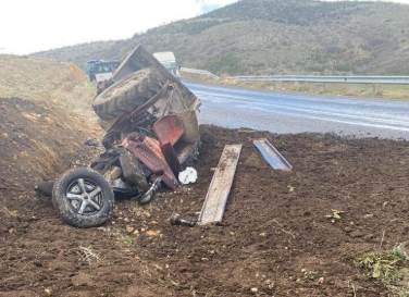 Yahyalı’da traktör şarampole yuvarlandı: Sürücü yaralandı