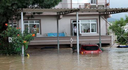 Yalova'yı sel aldı