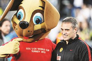 Yanal, maskotla birlikteydi